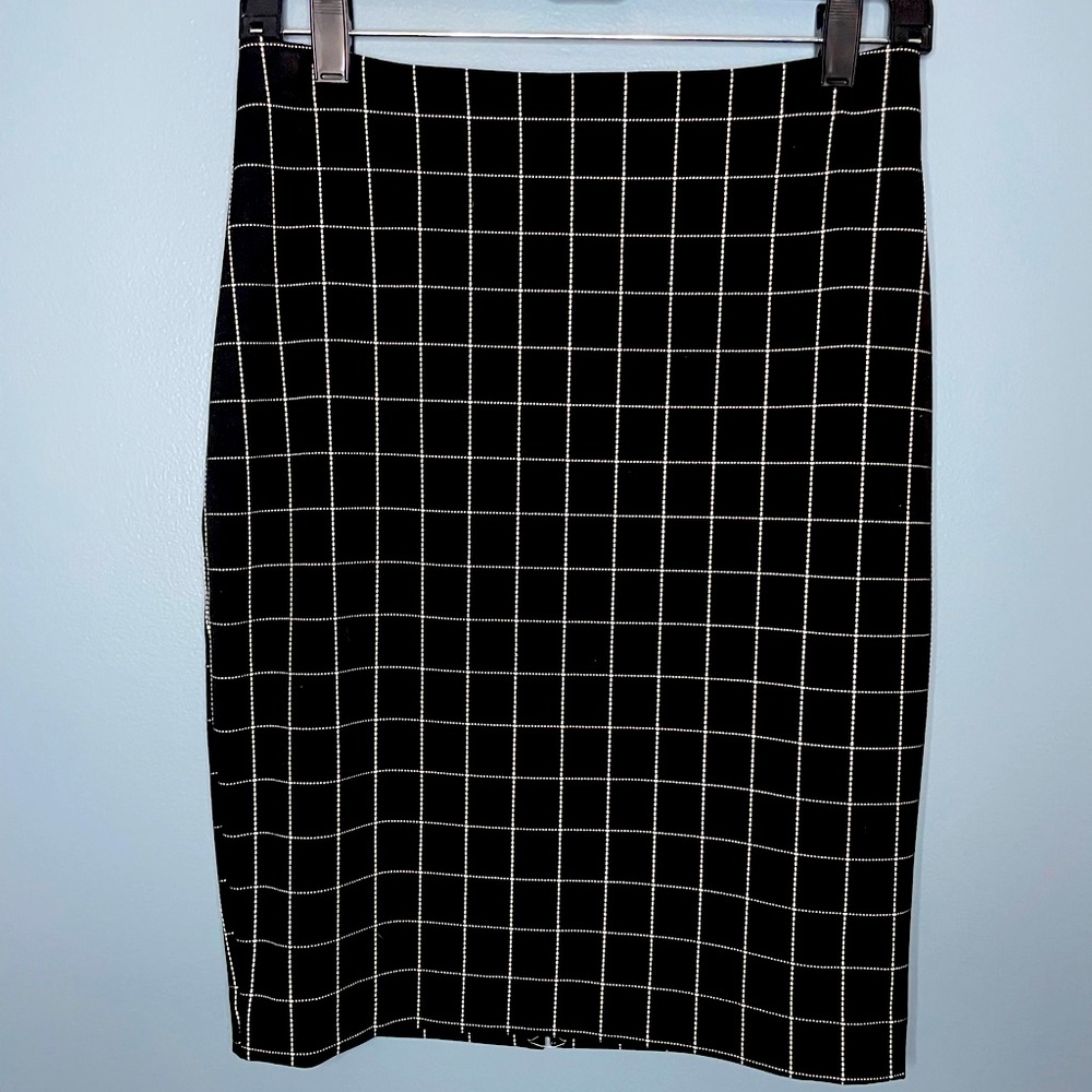 Express Pencil Skirt • Size 4 • Black with White Stitching • Worn Once Like New